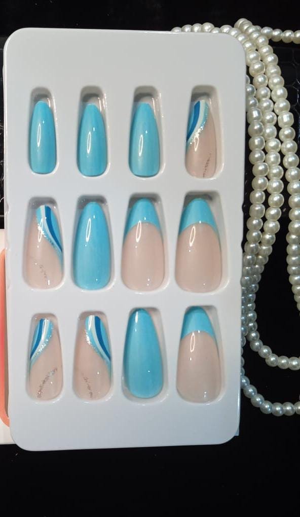 1 almond-pre-glued-press-on-nails.jpg