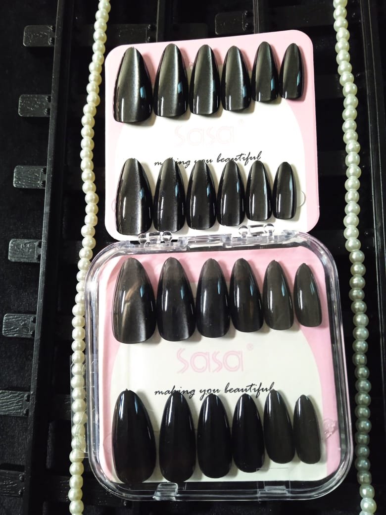 WhatsApp Image 2026-02-21 at 12.32.52 AM (1) Almond Gel Chrome Press On Nails – Reusable Medium Length 4 - Image 1